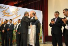 گزارش تصویری از اهداء جوایز  در همایش تجلیل از پرفسور علی اکبر جلالی چهره ماندگار شهرستان شاهرود 